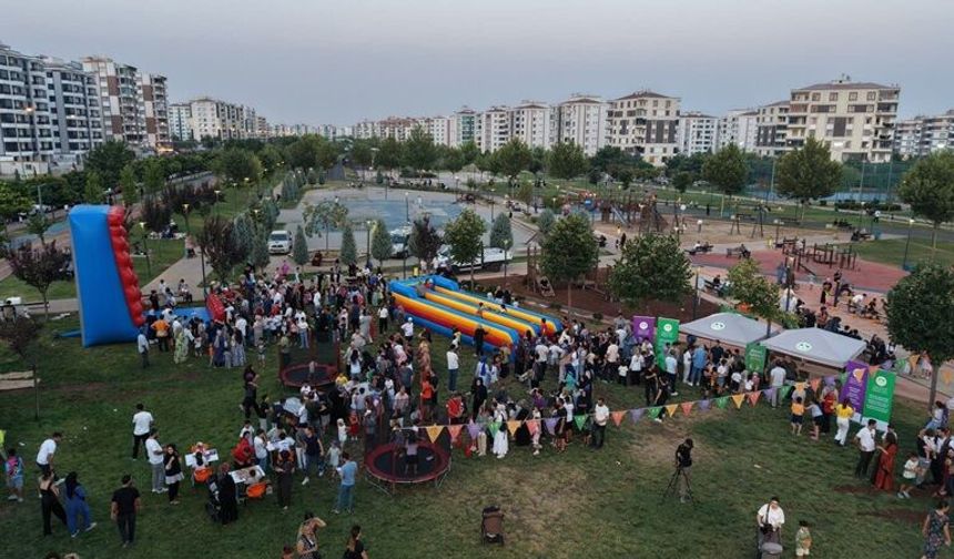 Bağlar'da Parklarda Gezici Yaz Şenliği Coşkusu