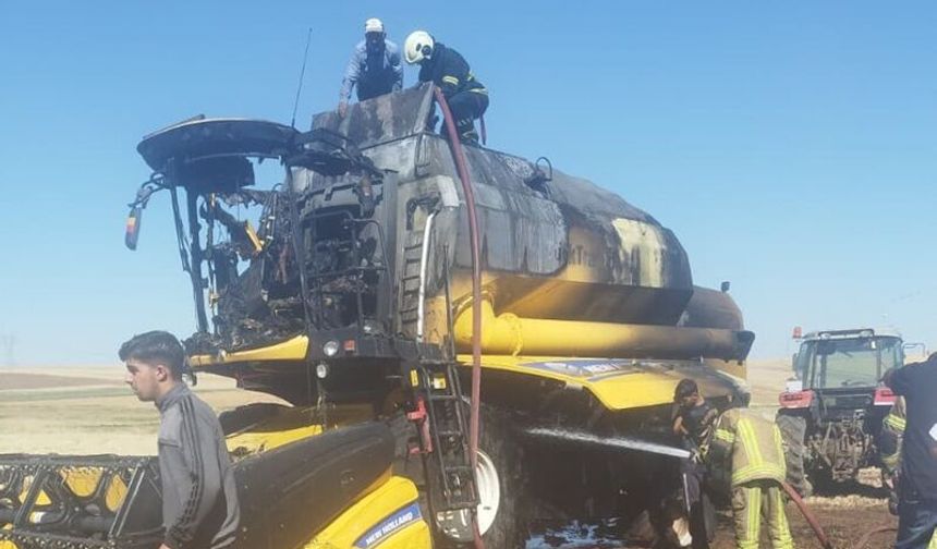 Diyarbakır'da Sur’da Hasat Sırasında Biçerdöver Alev Aldı