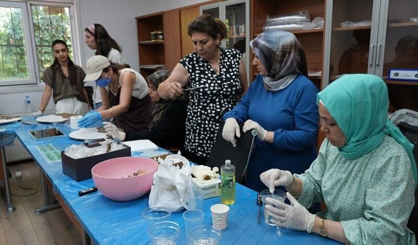 Diyarbakır’da Kadınlar Epoksi Atölyesi’nde üretime katılıyor