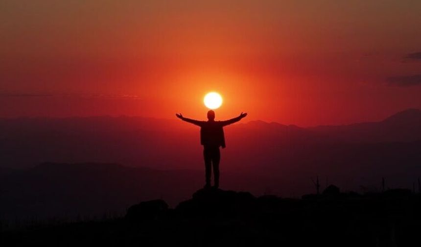 Bingöl'ün Şerafettin Dağları güneşin doğuşu ve batışıyla görsel şölen sunuyor
