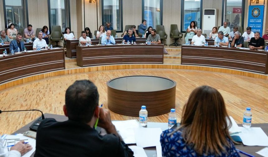 Diyarbakır'da Muhtarlarla Kritik Toplantı: 2026 Yatırımları Masaya Yatırıldı
