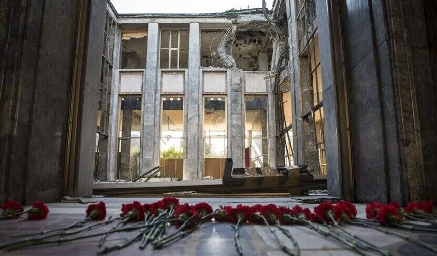 15 Temmuz Gecesi Millet Meydanlarda, Milletvekilleri Meclis'te Demokrasiye Sahip Çıktı