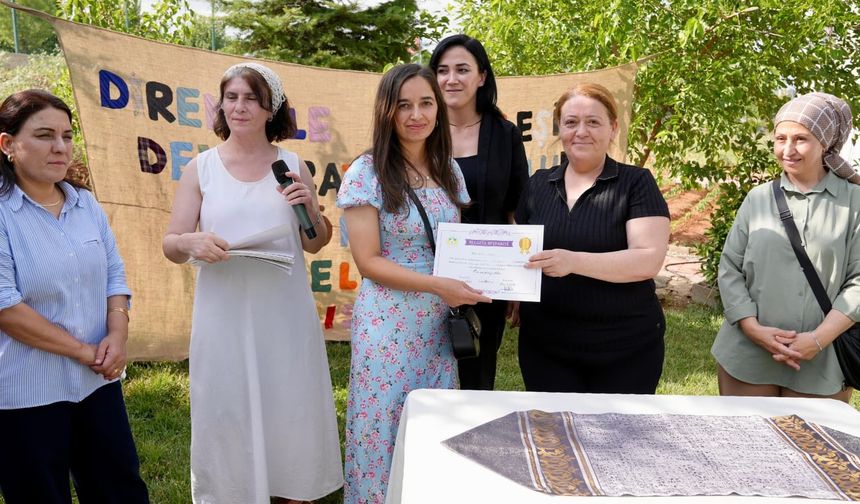 Kadınlar emeklerinin karşılığını sergi ve sertifikayla aldı