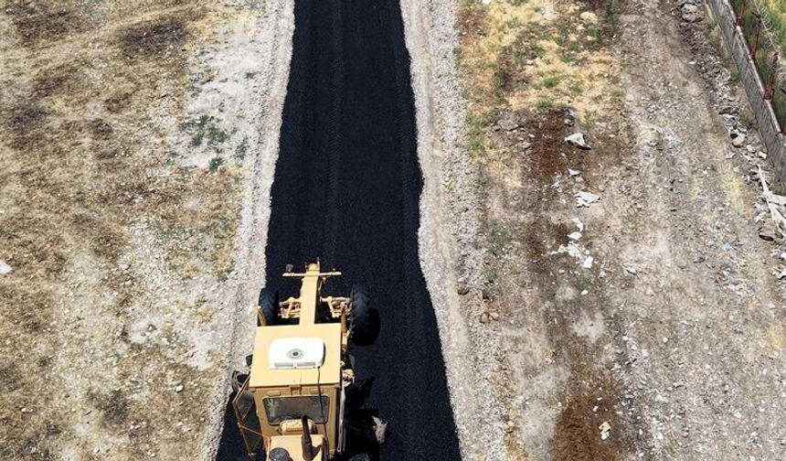 Sur'da Mezarlık Yoluna Asfalt