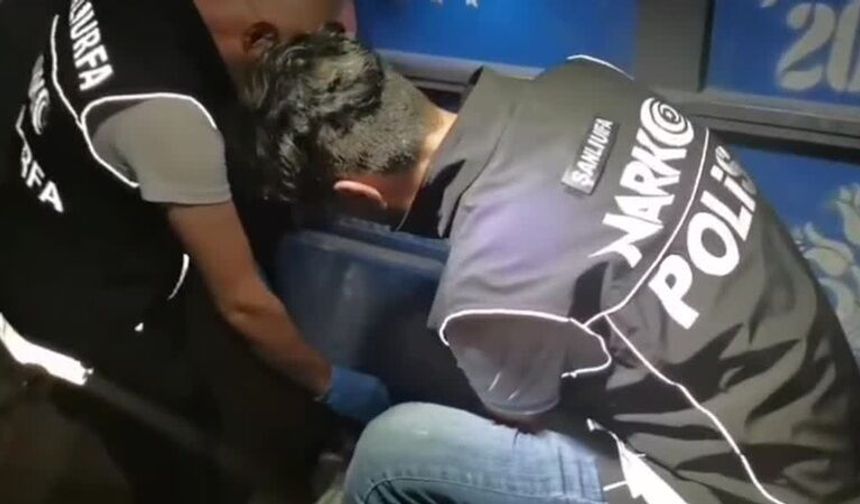 Traktör Römorkuna Gizlenen 25 Kiloluk Uyuşturucu Polis Operasyonuyla Bulundu
