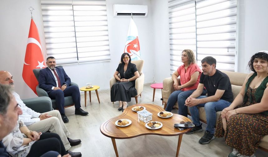 Eş Başkan Sincar gazetecileri ziyaret etti