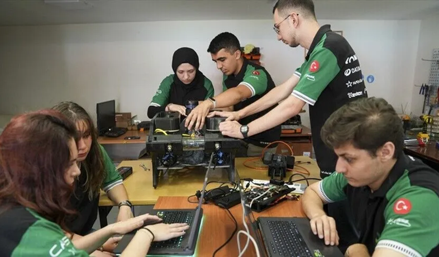 Öğrenciler yapay zeka destekli otonom insansız su altı aracı geliştirdi