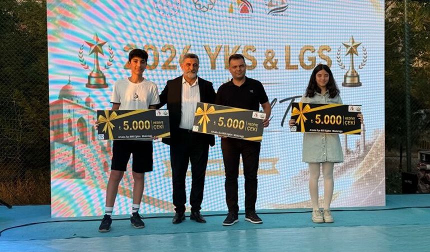 LGS ve YKS sınavlarında başarılı olan öğrenciler ödüllendirildi