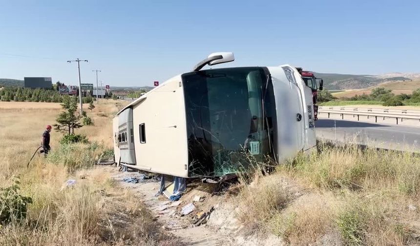 Şarampole devrilen yolcu otobüsünde 20 kişi yaralandı
