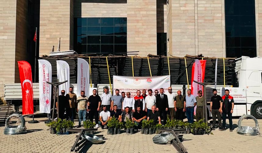 Üreticiye bağcılık malzemesi dağıtıldı