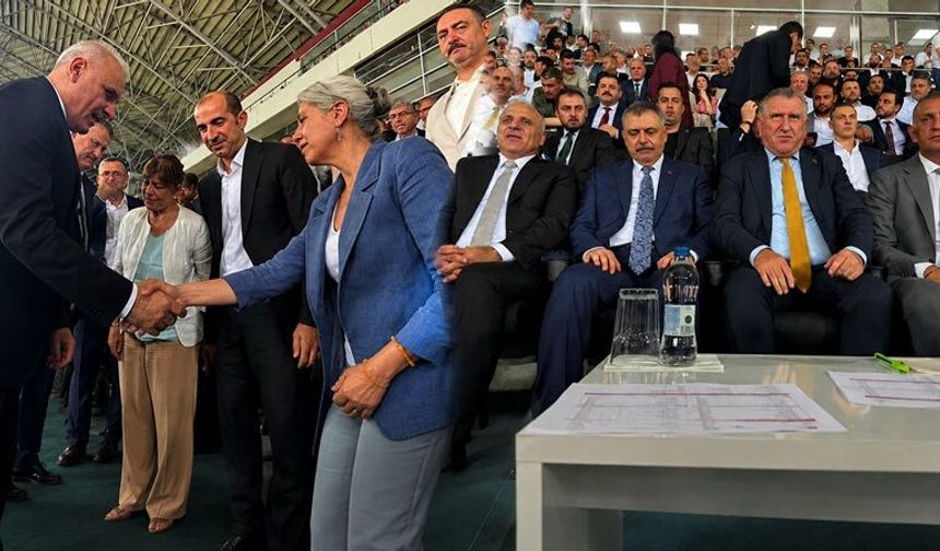 Bakanlar Mustafa Çiftçi ve Osman Aşkın Bak TarihiAmedspor Maçı Öncesi Protokolde yerini aldı