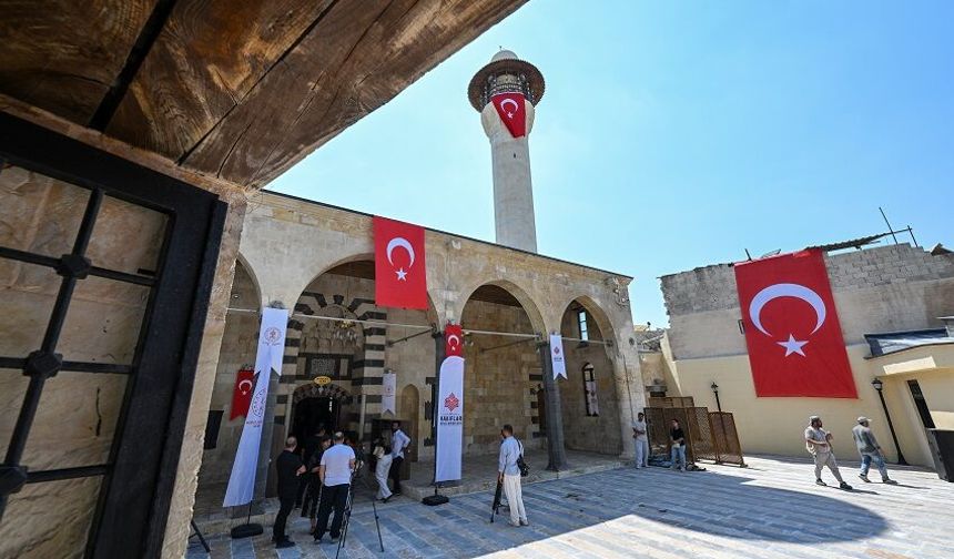 Depremlerden etkilenen Gaziantep Bostancı Camisi, yeniden ibadete açıldı