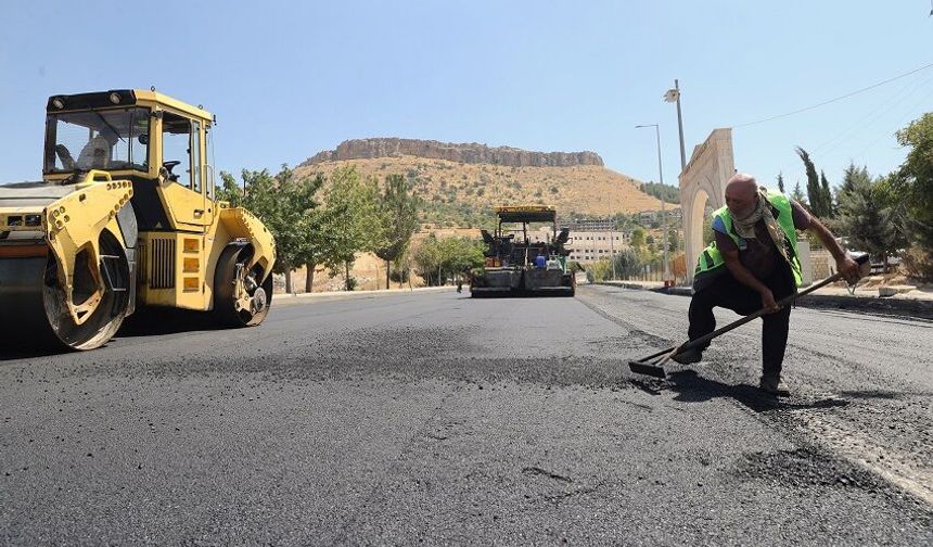 Güneydoğu'da bunaltıcı sıcaklarda çalışanlar zorlu mesai yapıyor