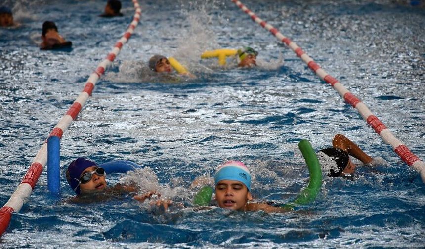 Güneydoğu'da binlerce çocuk ve genç güvenle yüzme öğreniyor