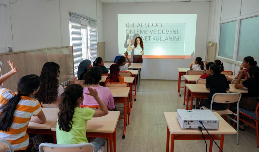 Çocuklara güvenli internet eğitimi verildi