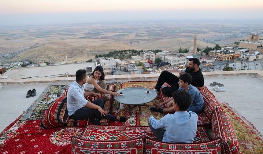 Medeniyetler şehrinin bunaltan sıcaklarında "dam palas" keyfi yaşanıyor