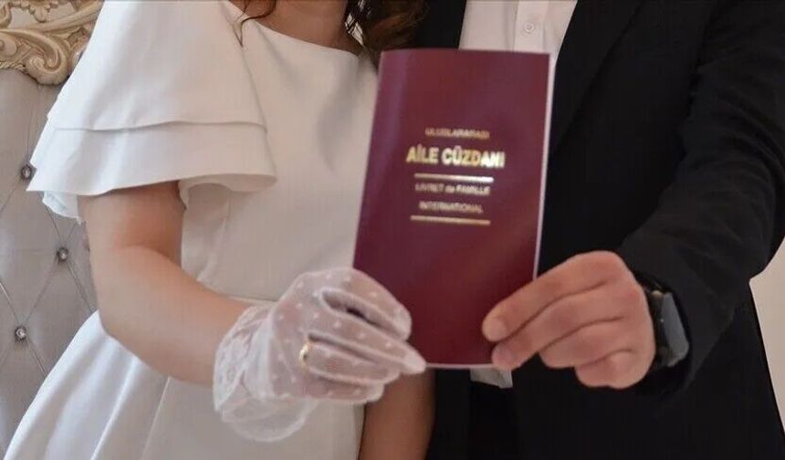 Gençlerin yuva kurması için köy köy gezerek evlilik desteğini anlatıyorlar
