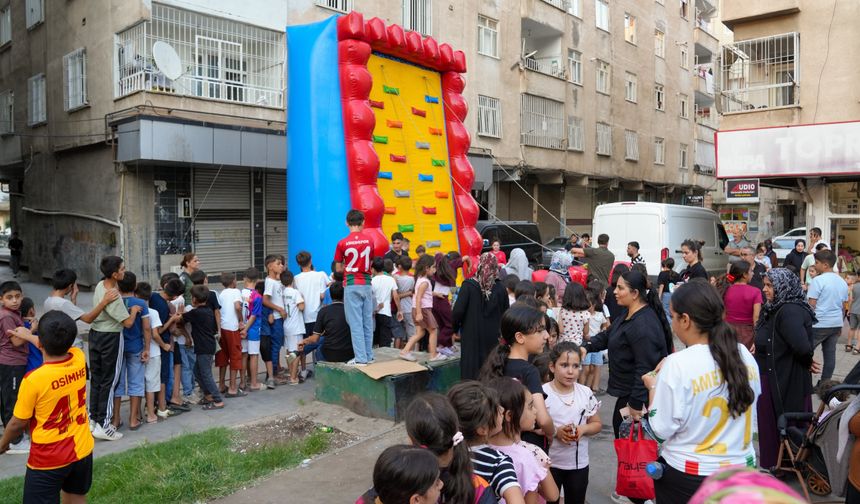 5 Nisan Meydan Parkı'nda rengarenk yaz şenliği düzenlendi