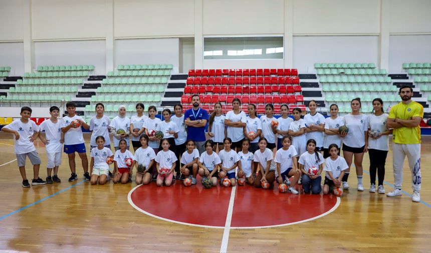 Çocuklar 15 branşta yeteneklerini geliştiriyor