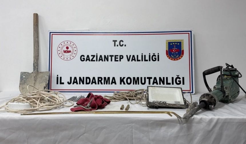 Kaçak kazı yapan 5 kişi suçüstü yakalandı