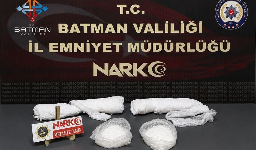 Kolundaki alçıya gizlediği uyuşturucuyla yakalanan zanlı tutuklandı