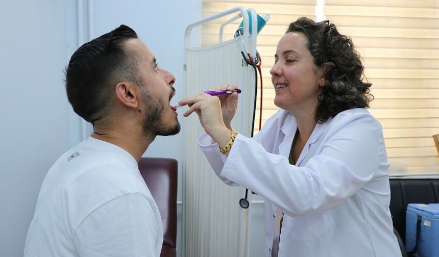 Erken tanıyla meme kanserini yenen doktor, hikayesiyle kadınlara umut oluyor