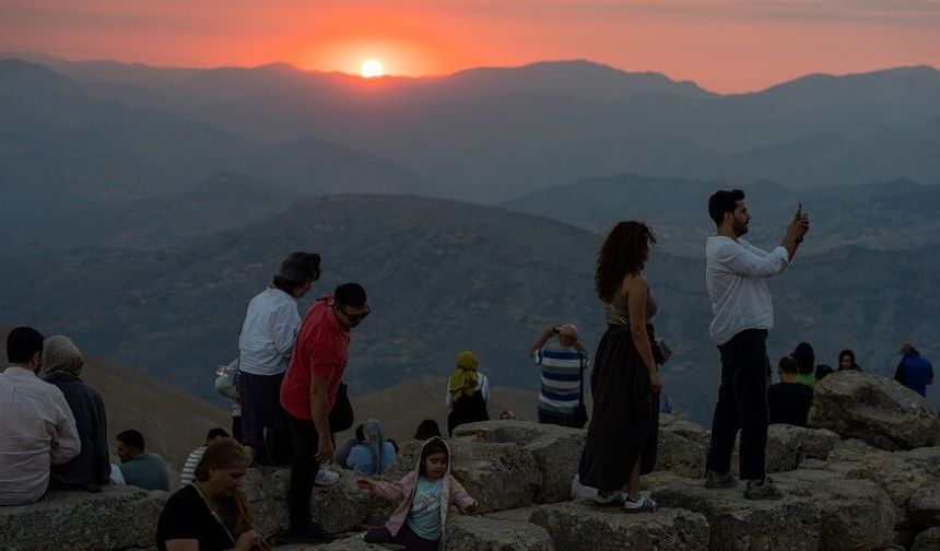 Nemrut Dağı'nda gün batımı yoğunluğu