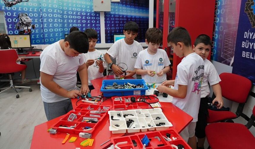 Çocuklar robotik kodlamayla geleceğe hazırlanıyor