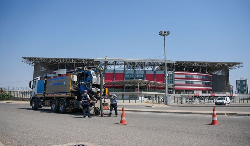Amedspor maçı öncesi Diyarbakır stadyumu’nun altyapısı temizlendi