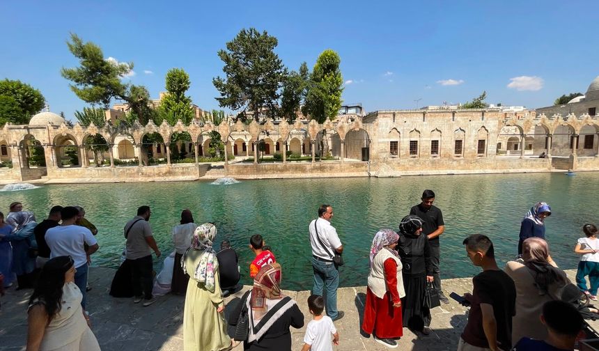 Balıklıgöl'de hafta sonu yoğunluğu yaşanıyor