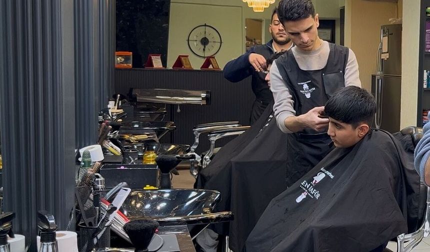 Diyarbakır’da berberlerde okul yoğunluğu