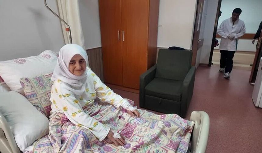 Bitlis’te 70 Yaşındaki Hastaya Kapalı Yöntemle Başarılı Bağırsak Ameliyatı