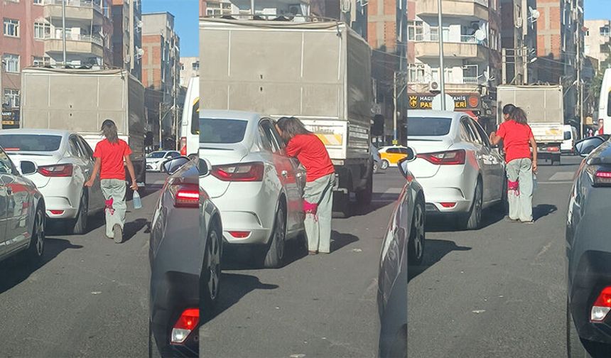 Yaşıtları okul hazırlığı yaparken o ışıklarda cam silip para kazanmaya çalışıyor