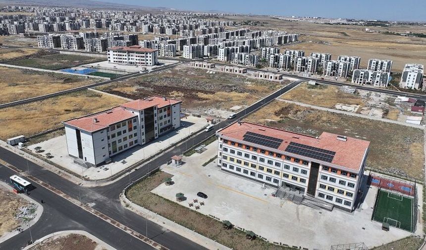 Depremden etkilenen Diyarbakır'da 96 derslikli 3 okul ilk öğrencilerini bekliyor