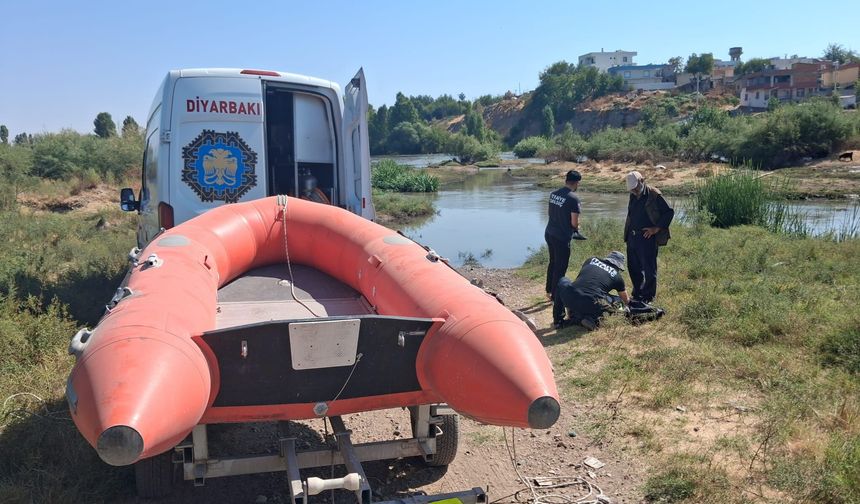 Dicle Nehri’nde Mahsur Kalan 54 Keçi ve Oğlak kurtarıldı