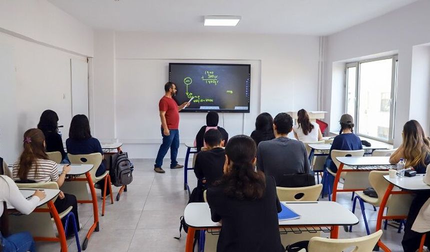 Diyarbakır’da 550 Öğrenci İçin Ücretsiz Eğitim Desteği Başladı