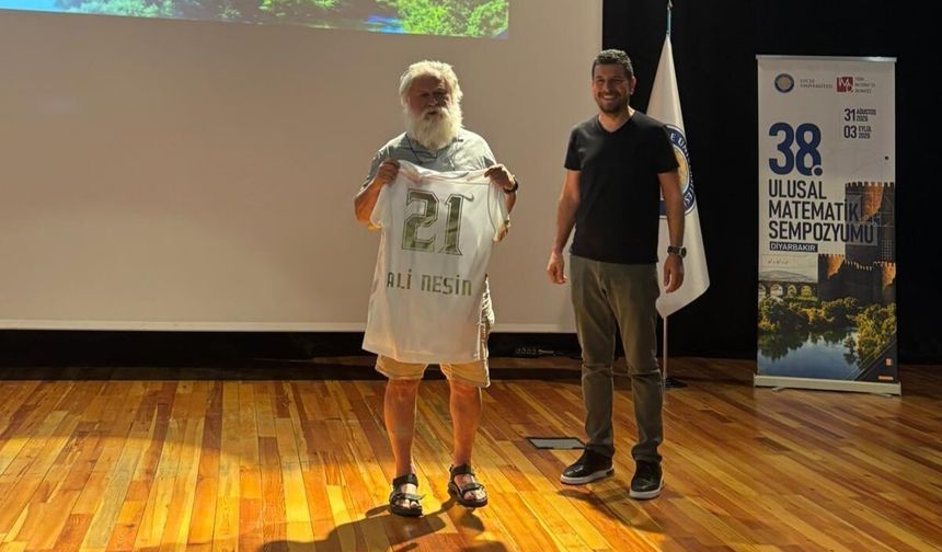 Prof. Dr. Ali Nesin’e Amedspor Forması