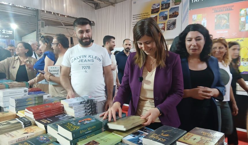 Diyarbakır Kitap Fuarı Yazar, Vatandaş ve Siyasileri Buluşturdu
