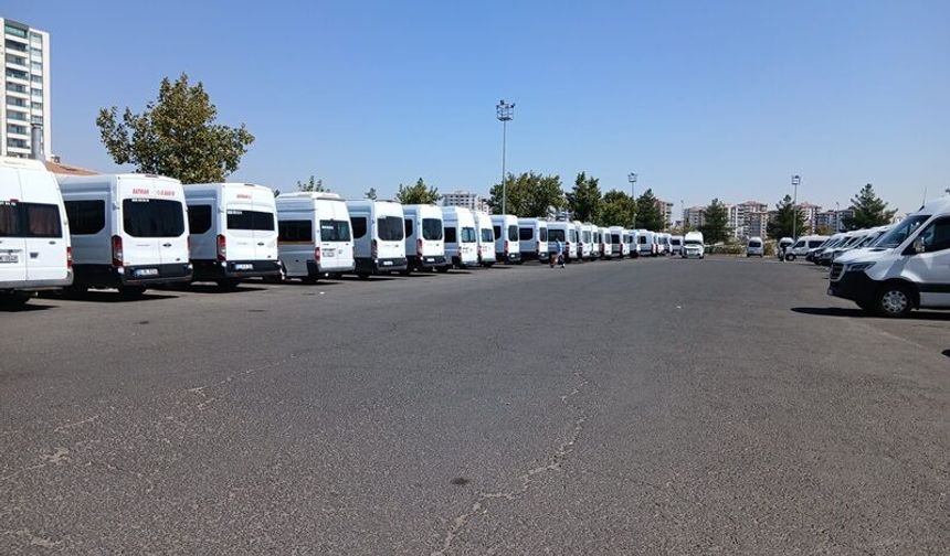 Diyarbakır’da Mazot 100 TL’yi Aştı: İlçe Minibüsleri Zarar Ediyor