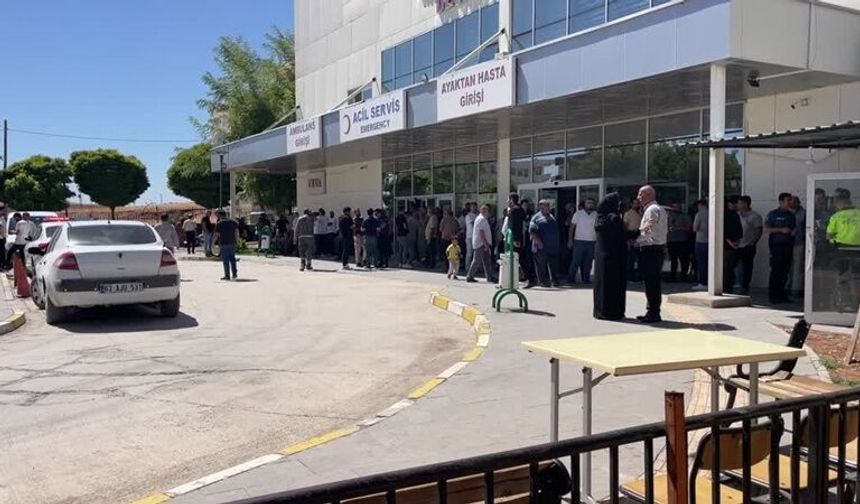 Kamyona çarpan  araçtaki 4 kişi öldü, 2 kişi yaralandı