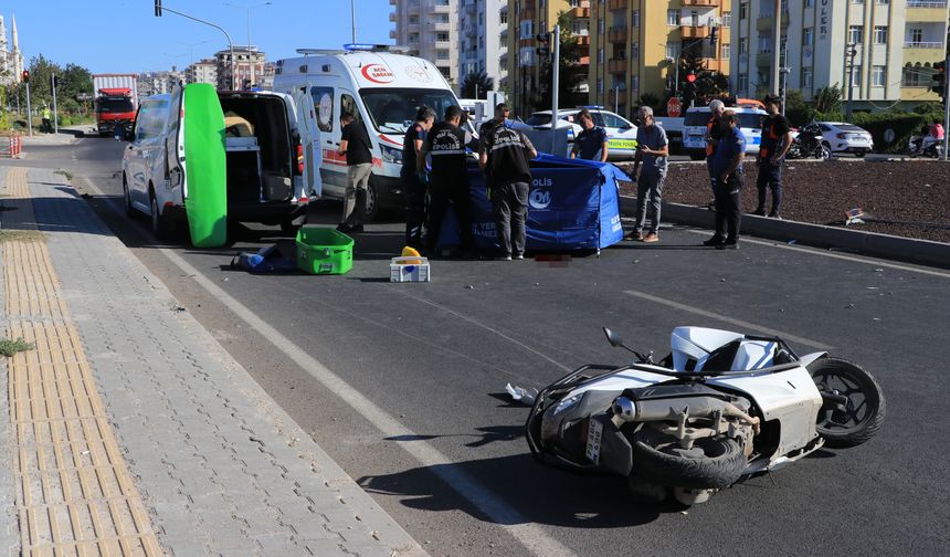 Otomobille çarpışan motosikletin sürücüsü hayatını kaybetti