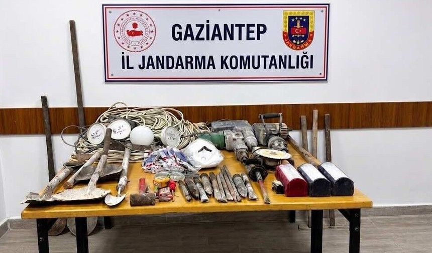 Ormanlık alanda kaçak kazı operasyonu: 4 gözaltı