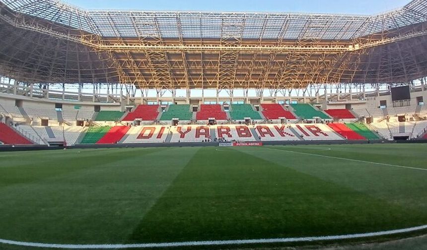 Diyarbakır’da Amedspor-Beşiktaş maçı öncesi stadyumda hummalı hazırlık