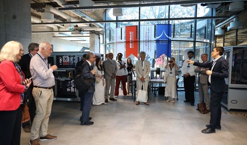 Yapay zekanın iş dünyasına etkisi İstanbul’daki girişimcilik forumunda ele alındı