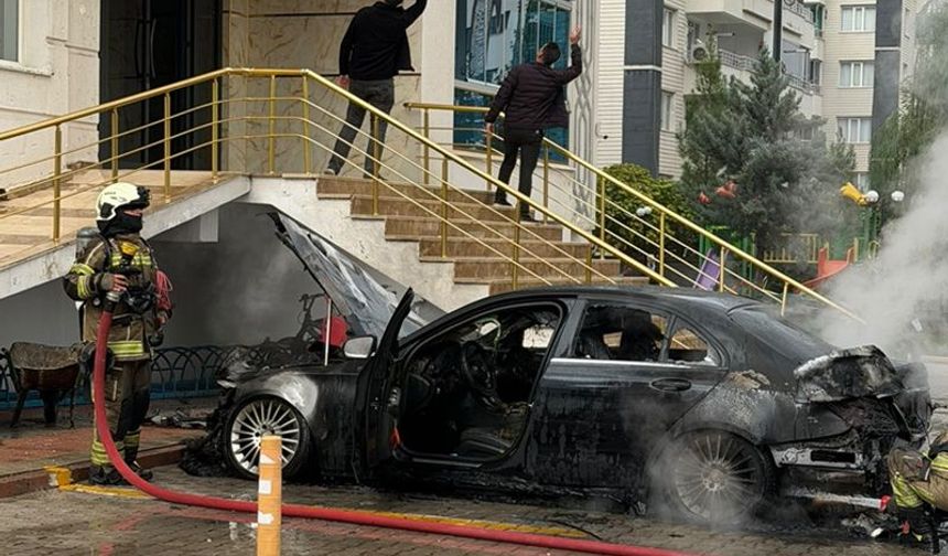 Diyarbakır’da Park Halindeki Araç Yandı