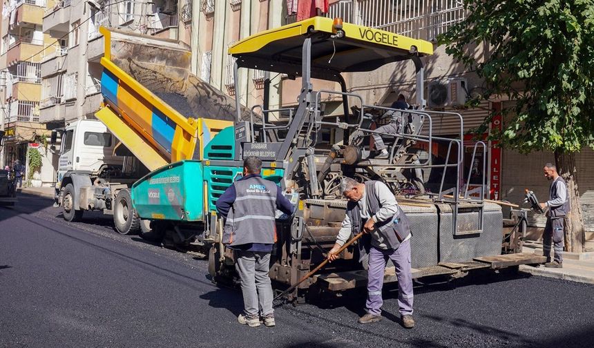 Bağlar’da 3 Caddeye 4 Bin 200 Ton Asfalt Serilecek