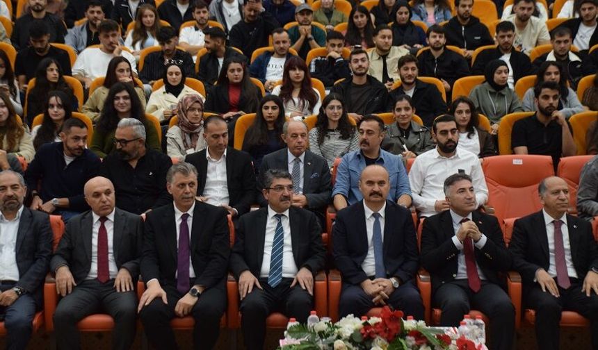 Batman’ın kültürel mirası “Batman Esintisi” kitabında buluştu