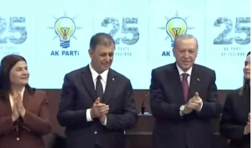 Cemil Tugay kimdir? İzmir Büyükşehir Belediye Başkanı Cemil Tugay'ın hayatı ve siyasi kariyeri