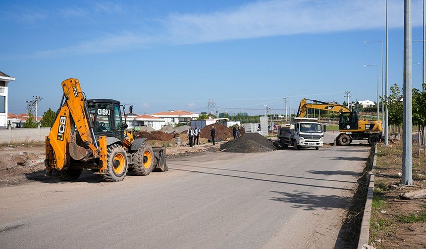 Terkan Caddesi’nde yağmur suyu altyapısı yapılıyor
