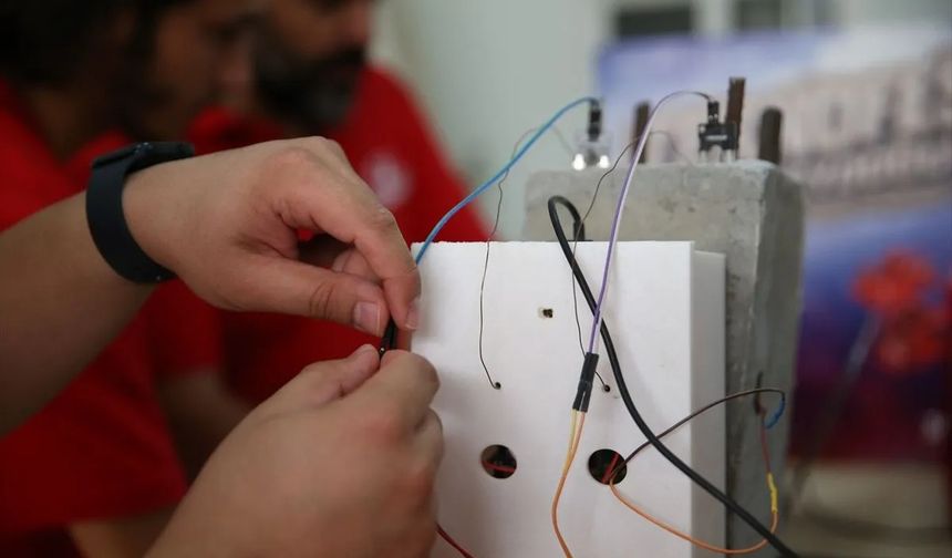 Depremzede Öğrencilerden Hayat Kurtarabilecek Buluş